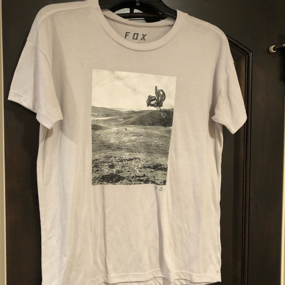 Buckle Fox Women’s T-shirt